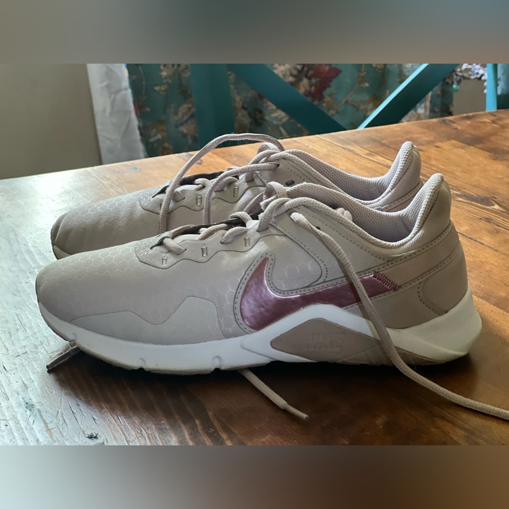 Nike Women’s Legend Essential 2